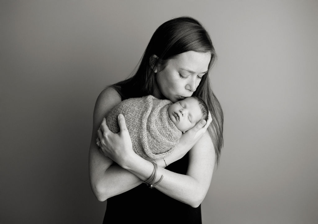 professional newborn photographer denver